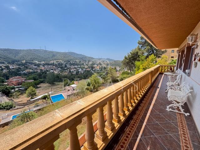 CHALET CON PISCINA Y AMPLIA PARCELA photo 0