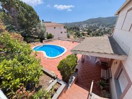 CHALET CON PISCINA Y AMPLIA PARCELA photo 0