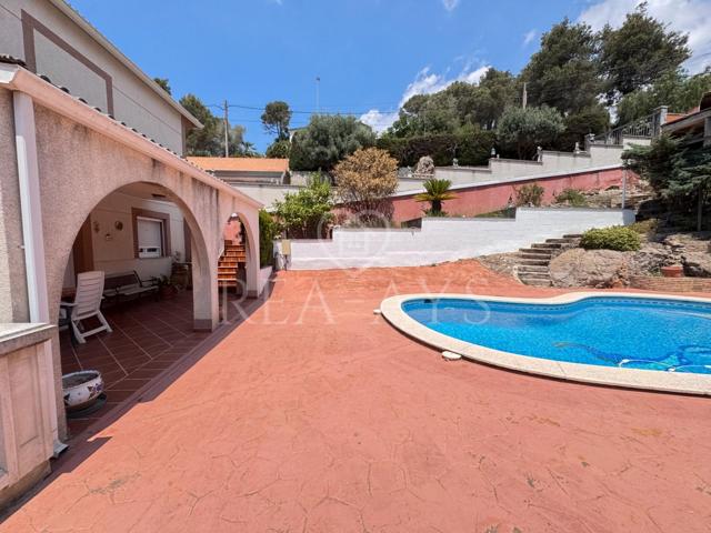 CHALET CON PISCINA Y AMPLIA PARCELA photo 0