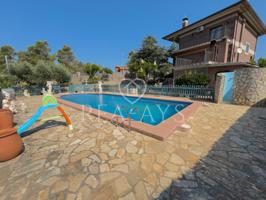 CHALET CON PISCINA Y PARCELA PLANA photo 0