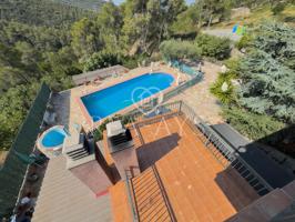 CHALET CON PISCINA Y PARCELA PLANA photo 0