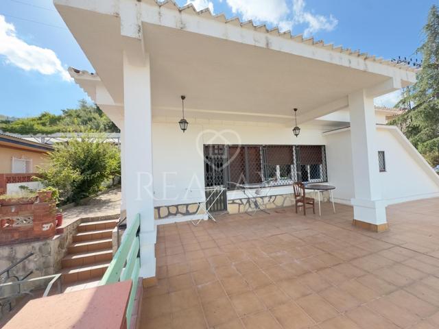 AMPLIO CHALET-CASA CON MUCHO POTENCIAL - CERVELLO - BARCELONA photo 0