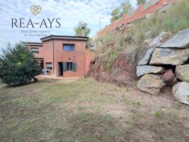 Chalet independiente en Cervelló, próximo a Vallirana – Amplio, luminoso y con gran potencial photo 0
