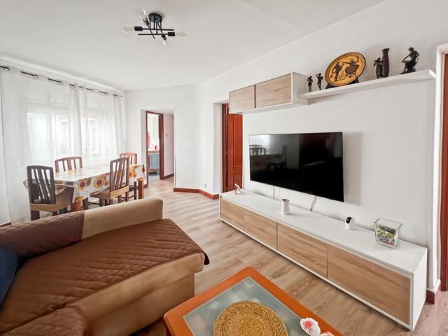 Piso En venta en Numancia, Madrid photo 0