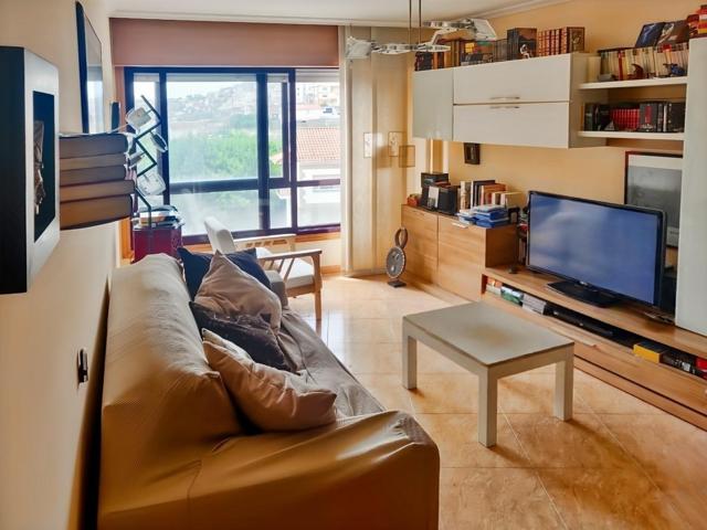 Fabuloso piso en venta en Raxó – Poio, con vistas al mar y piscina comunitaria photo 0