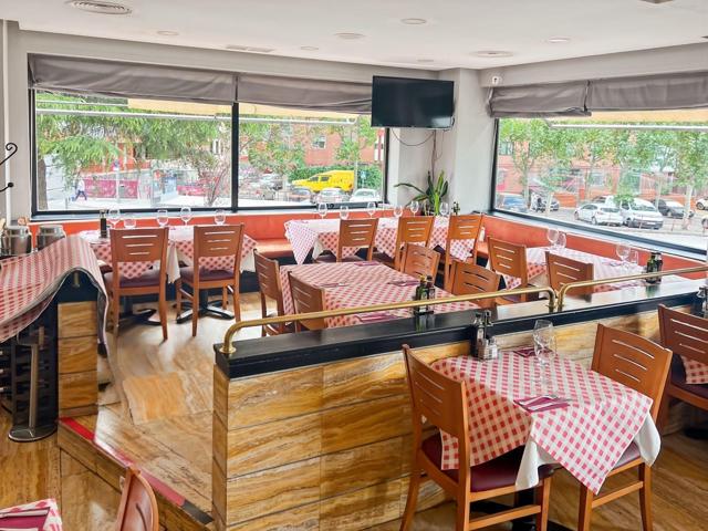 Se vende restaurante a pleno rendimiento en Ciudad Lineal Madrid photo 0