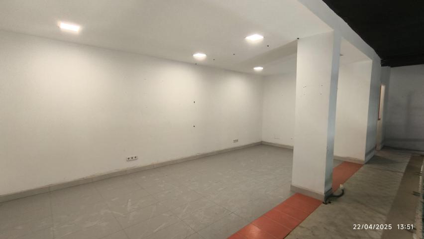 ¡OPORTUNIDAD! Local Comercial en venta en calle Óbolo-Carabanchel photo 0