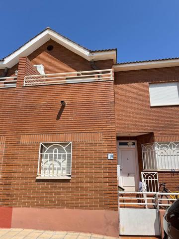 REMAX SORONA VENDE ADOSADO UNIFAMILIAR LUMINOSO Y ACOGEDOR EN QUINTANAR DE LA ORDEN photo 0
