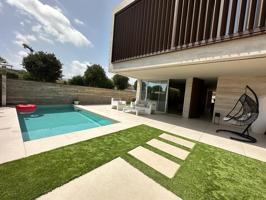 Chalet en alquiler en Castellón photo 0