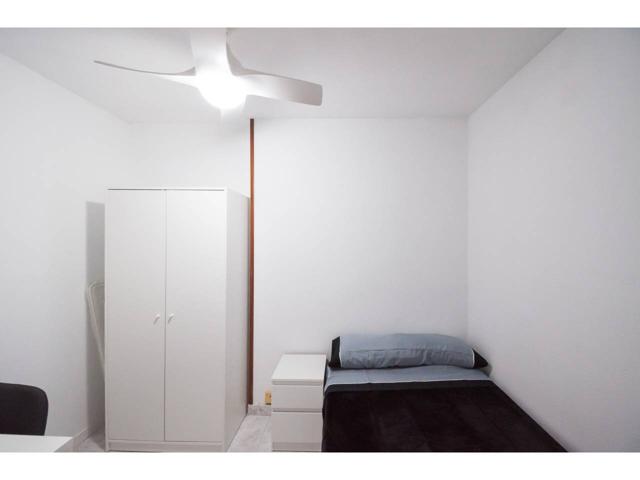 HABITACION FULL EQUIPADA CON SERVICIOS INCLUIDOS EN MADRID. photo 0