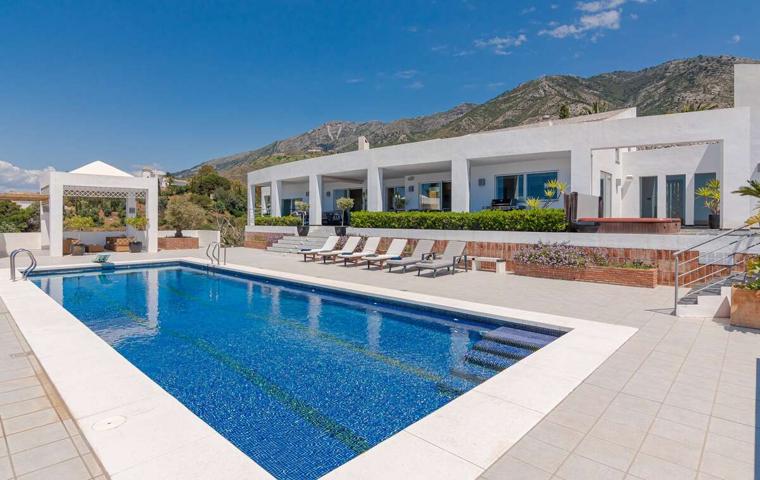 ¡Increíble oportunidad de adquirir esta villa única en venta en Mijas! photo 0