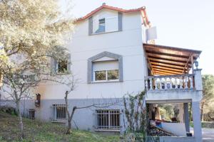 Casa En venta en Avenida Can Coll, 105, Sant Celoni photo 0