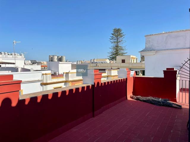 DOS PISOS CON BALCONES A LA CALLE ANCHA Y GRAN TERRAZA! photo 0