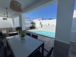 MAGNIFICA CASA EN PLANTA BAJA CON PISCINA PRIVADA JUNTO A LA ZONA DE BAJO DE GUÍA photo 0