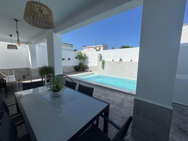 MAGNIFICA CASA EN PLANTA BAJA CON PISCINA PRIVADA JUNTO A LA ZONA DE BAJO DE GUÍA photo 0