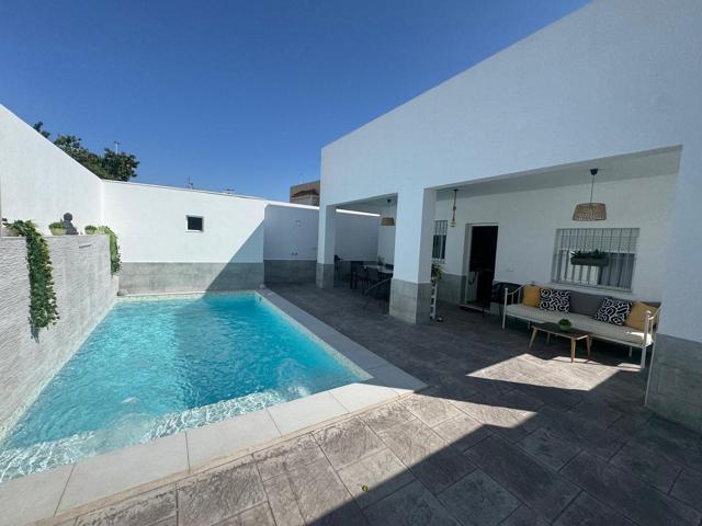 MAGNIFICA CASA EN PLANTA BAJA CON PISCINA PRIVADA JUNTO A LA ZONA DE BAJO DE GUÍA photo 0