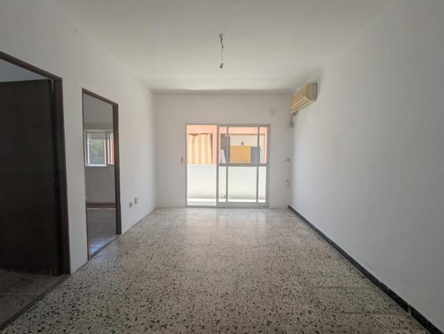 Tu Nuevo Hogar en Torremolinos: 3 Dormitorios, Comodidad y Cercanía Total photo 0