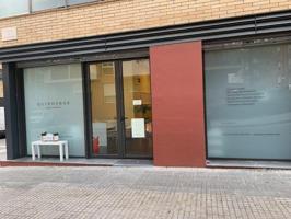 Local comercial en venta con negocio en funcionamiento en el centro de Castellar del Vallès. photo 0