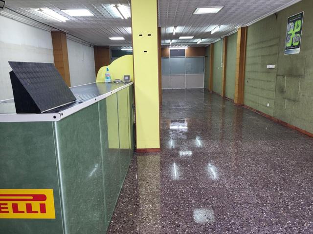 CAN RULL - ¡¡¡LOCAL COMERCIAL DE 120m2 ÚTILES EN CALLE JUAN VALERA!!! photo 0