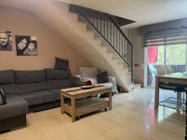 Dúplex con terraza y balcón de 3 habitaciones en Carretera Sant Cugat de Rubí photo 0