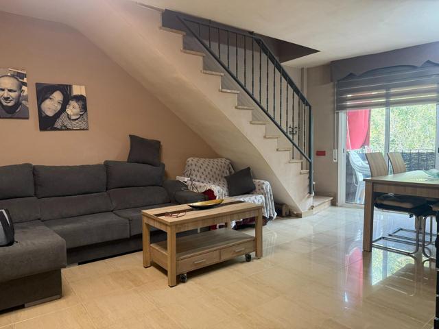 Dúplex con terraza y balcón de 3 habitaciones en Carretera Sant Cugat de Rubí photo 0
