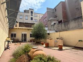 CASA EN C-GRACIA CON MARAVILLOSO PATIO EN SABADELL. photo 0