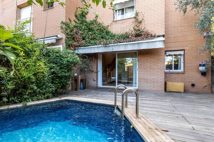 Casa esquinera con jardín y piscina muy cerca del centro de Sant Cugat. photo 0