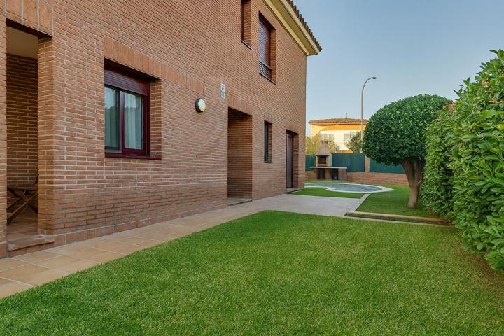 Casa adosada con piscina particular y comunitaria en Lliçà de Vall photo 0