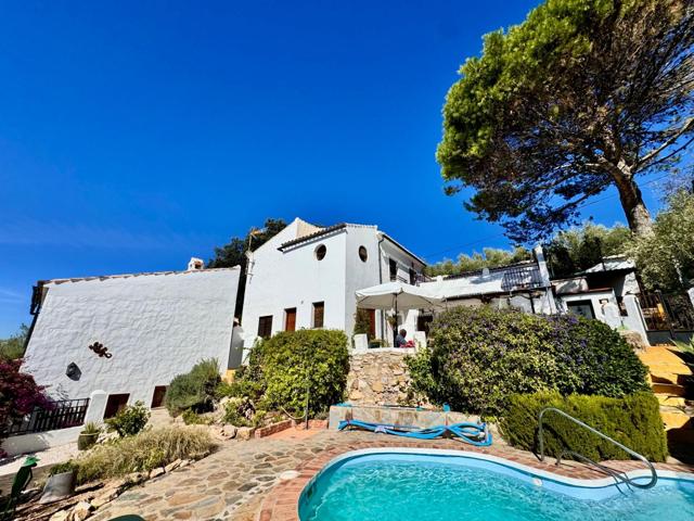Casa unifamiliar aislada con casa de invitados en venta en Iznajar photo 0