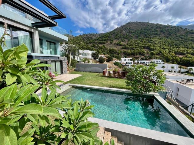 Vendemos una Elegante y Moderna Villa con Impresionantes Vistas al Mar photo 0