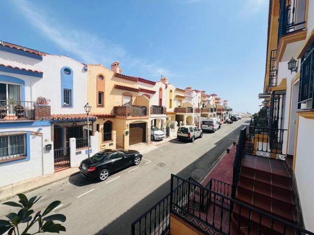 IMPECABLE CASA ADOSADA EN BENALMÁDENA PUEBLO CON VISTAS DESPEJADAS Y AL MAR DESDE LA PLANTA ALTA photo 0