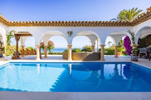 ESPECTACULAR VILLA DE LUJO EN ALQUILER EN 1ª LÍNEA DE PLAYA DE CABOPINO CON MARAVILLOSAS VISTAS AL MAR photo 0