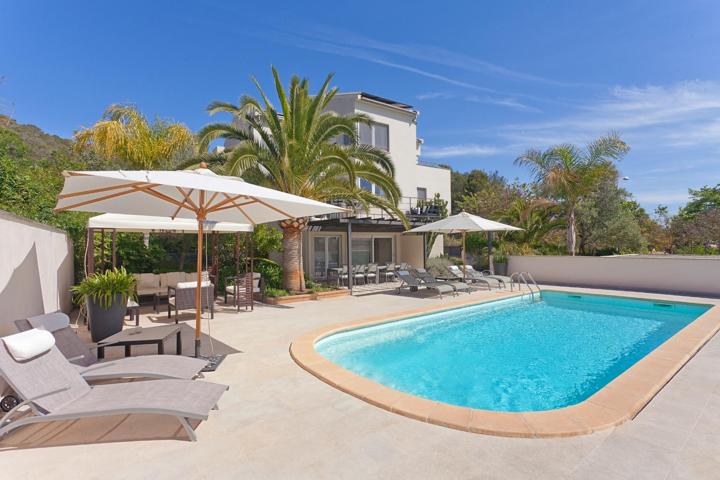 Villa Bauhaus con licencia vacacional, casa de invitados y piscina en Palma photo 0