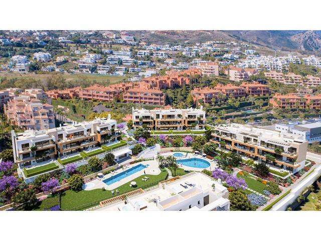 Apartamento en venta en El Paraíso-Atalaya-Benamara photo 0