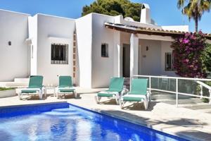 Chalet ibicenco con licencia turística a solo 50 metros del mar en Cala Egos - Cala d'Or photo 0
