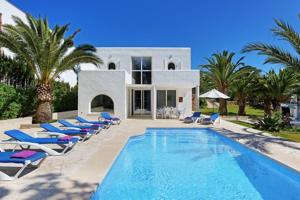 Villa con licencia vacacional en Cala Egos: privacidad, confort y rentabilidad asegurada photo 0