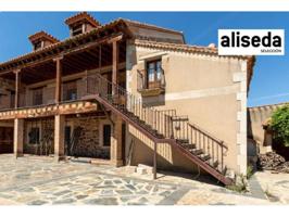 Encantadora casa rural de tres plantas con jardín y terraza en Herreruela (Cáceres) photo 0