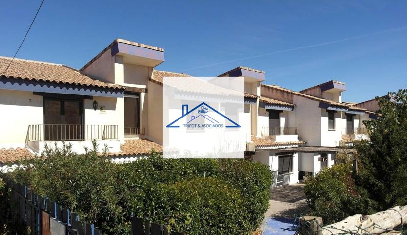 Chalets adosados en venta en Consuegra photo 0