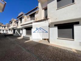 Chalet adosado en venta en calle Baylios photo 0