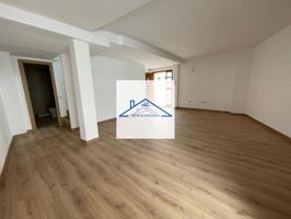 Chalet adosado en venta en calle Baylios photo 0
