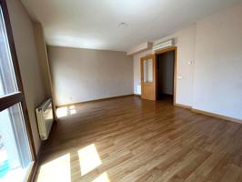 Piso en venta de 3 dormitorios en Ocaña photo 0