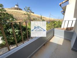 Chalet adosado en venta en calle Baylios photo 0