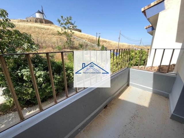 Chalet adosado en venta en calle Baylios photo 0