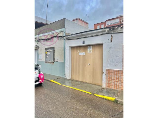 Industrial En venta en Badajoz photo 0
