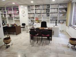 Local En venta en Badajoz photo 0