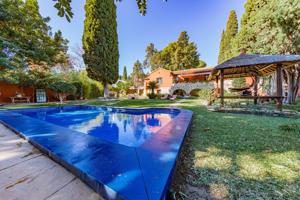 CHALET EN VENTA – URBANIZACION EL PINAR, TORREMOLINOS photo 0