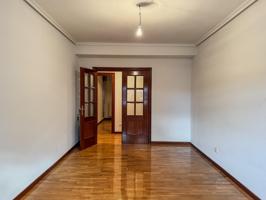 Piso de tres dormitorios en Cascajos photo 0