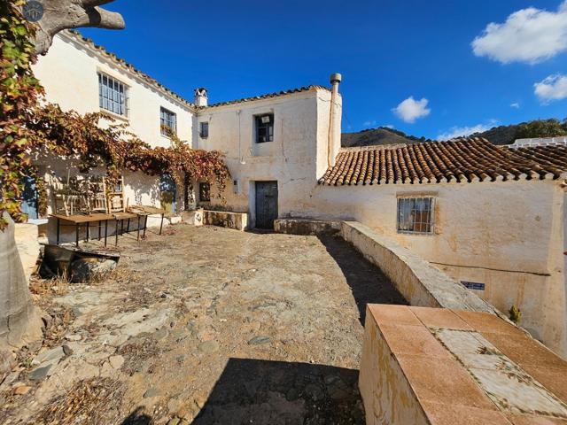 Casa De Campo En venta en Huerta Nueva - Jardín De Málaga, Málaga photo 0