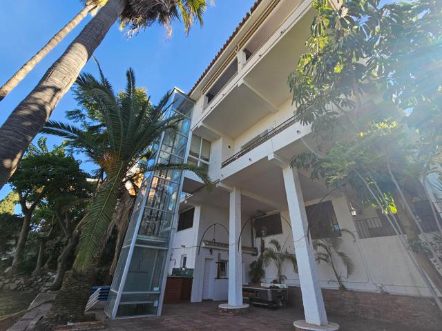 VILLA EN EL CANDADO A POCOS METROS DEL PASEO MARITIMO photo 0