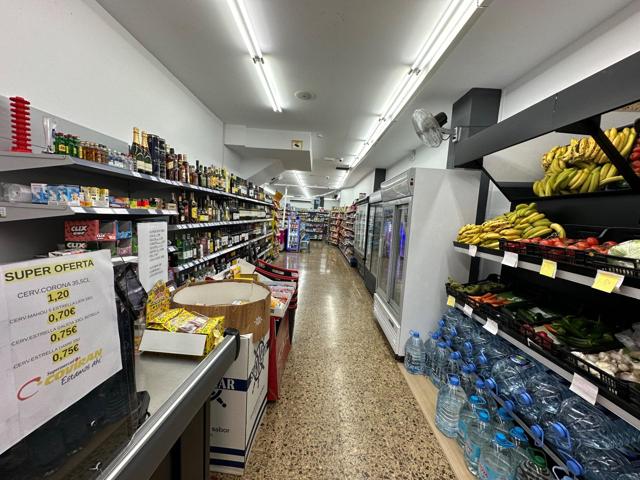 Traspaso de supermercado 24h en funcionamiento en el centro de Hospitalet photo 0